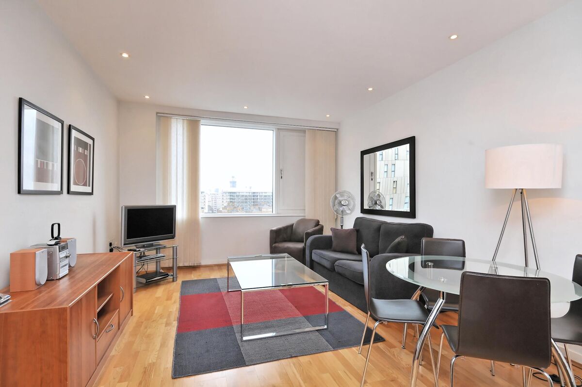 flat to rent in Cubitt Building, Grosvenor Waterside, Gatliff Road