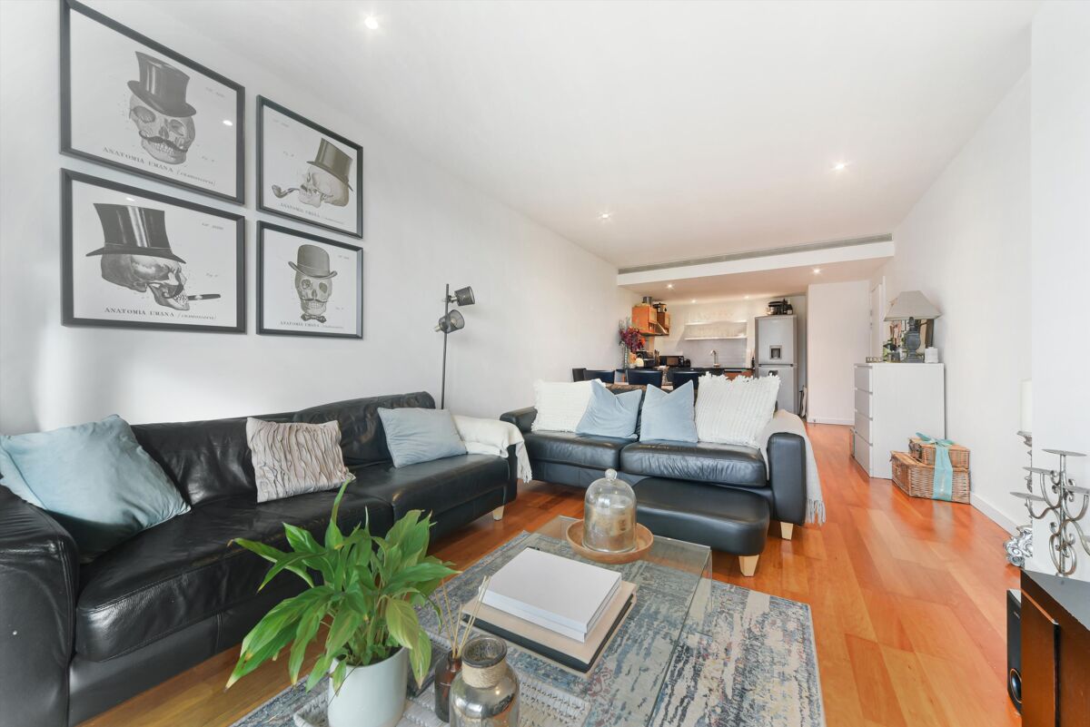 flat to rent in The Bridge, Queenstown Road, London, SW11