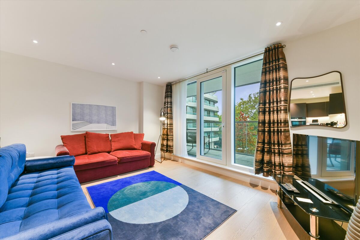 flat to rent in Camellia House, Queenstown Road, Battersea, London