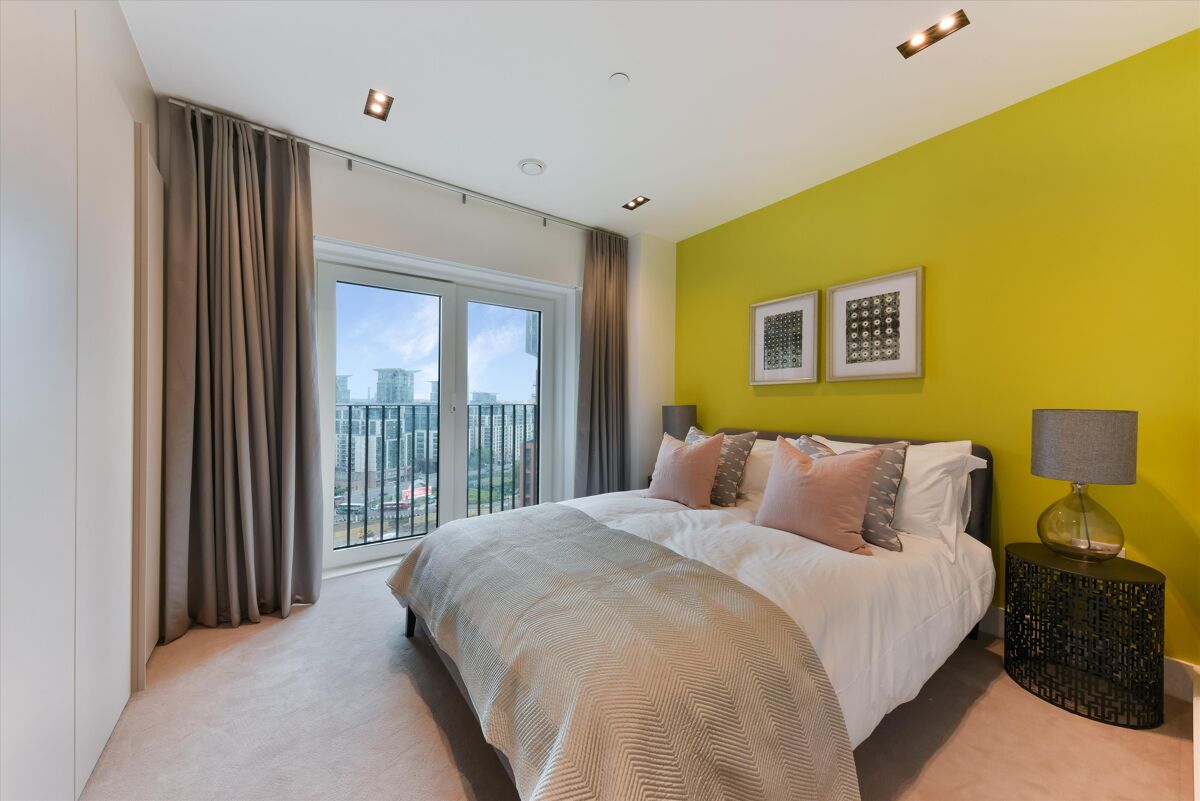 flat to rent in Keybridge Tower, Exchange Gardens, Vauxhall, London