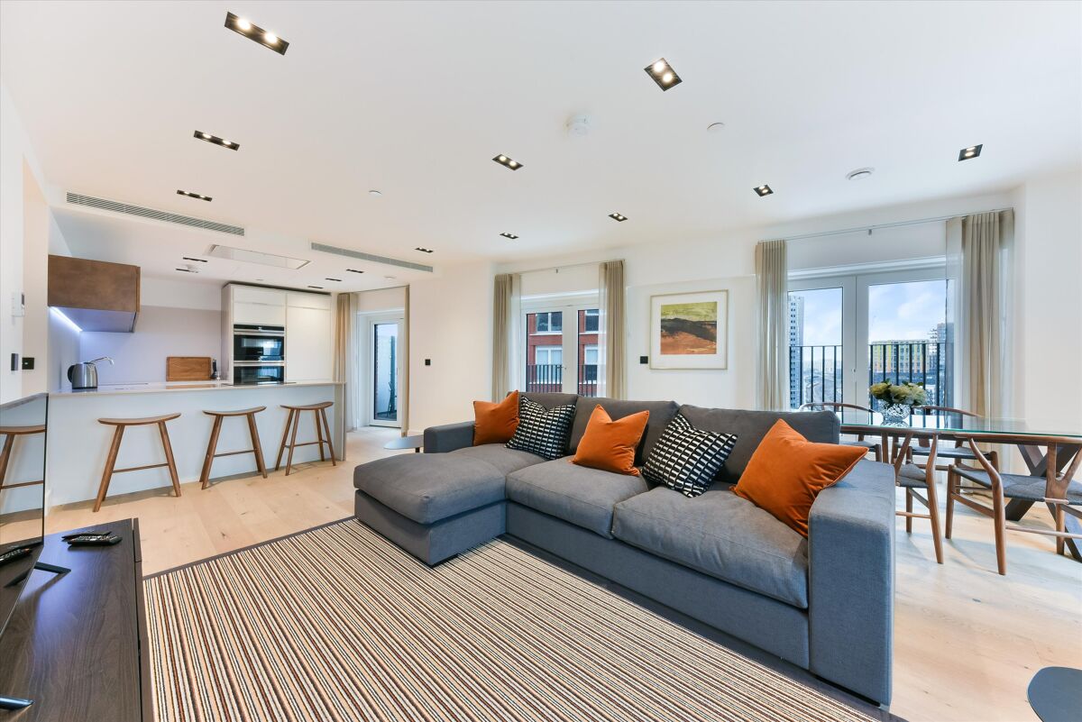 flat to rent in Keybridge Tower, Exchange Gardens, Vauxhall, London