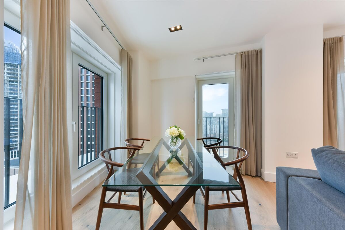 flat to rent in Keybridge Tower, Exchange Gardens, Vauxhall, London