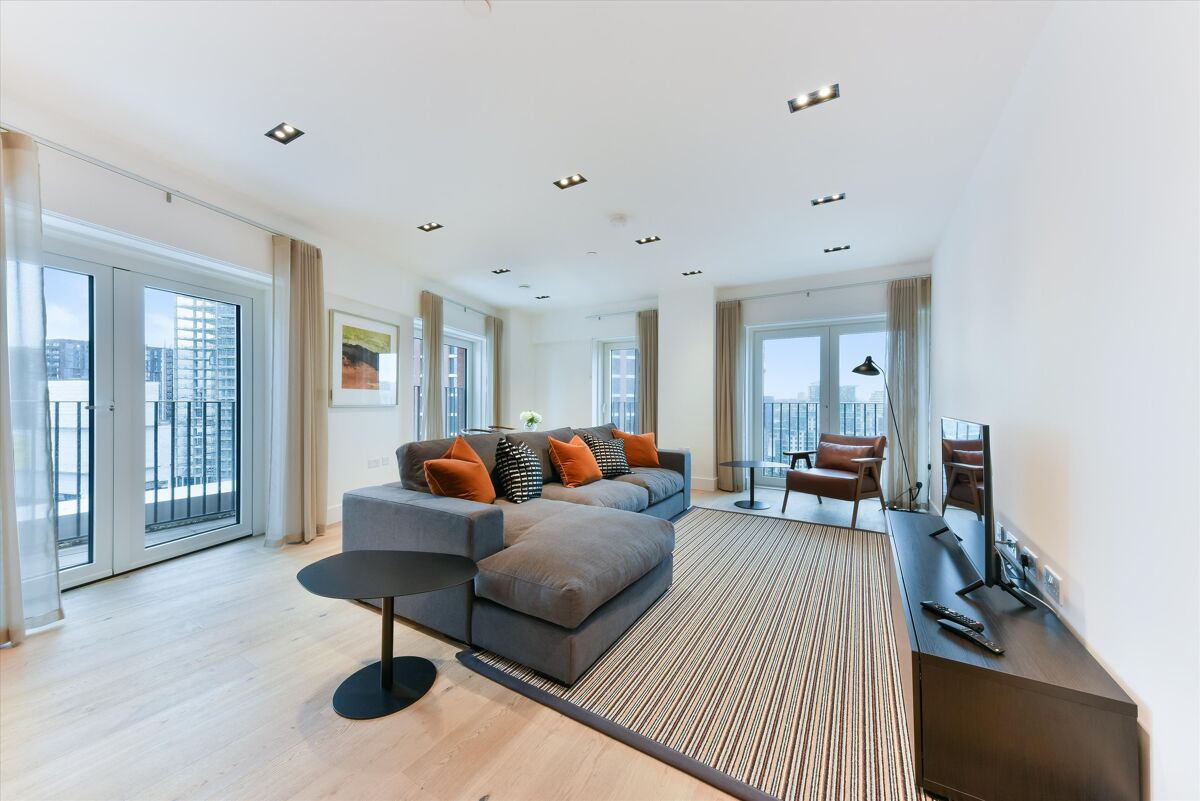 flat to rent in Keybridge Tower, Exchange Gardens, Vauxhall, London