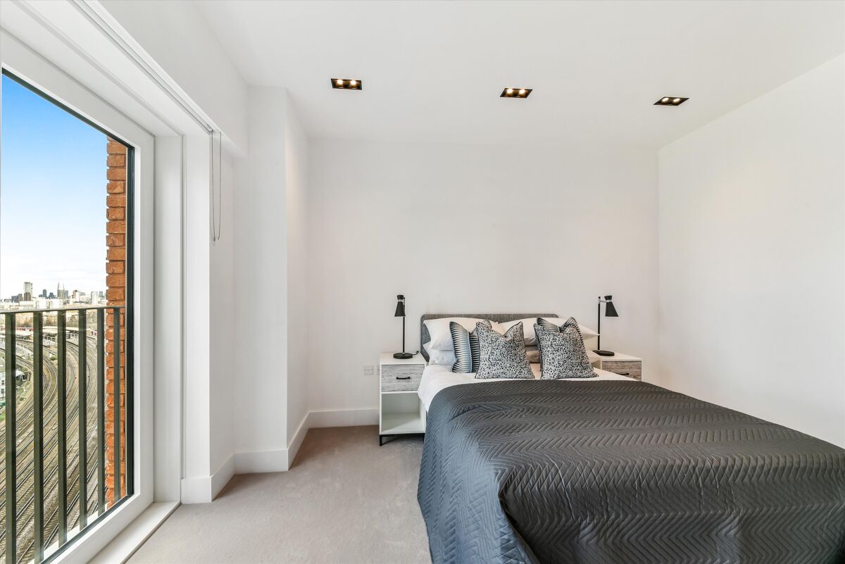 flat to rent in Keybridge Tower, Exchange Gardens, Vauxhall, London