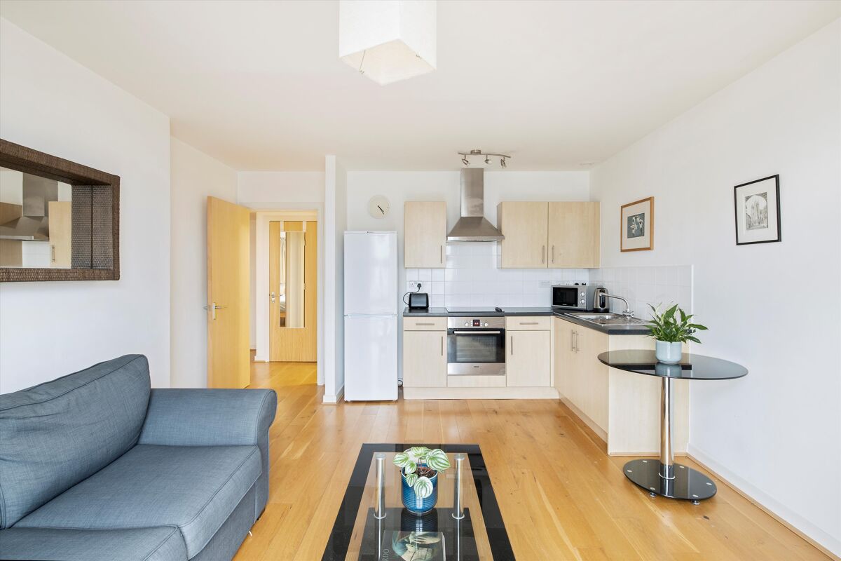 flat for sale in Chelsea Bridge Road, 352 Queenstown Road, London, SW11
