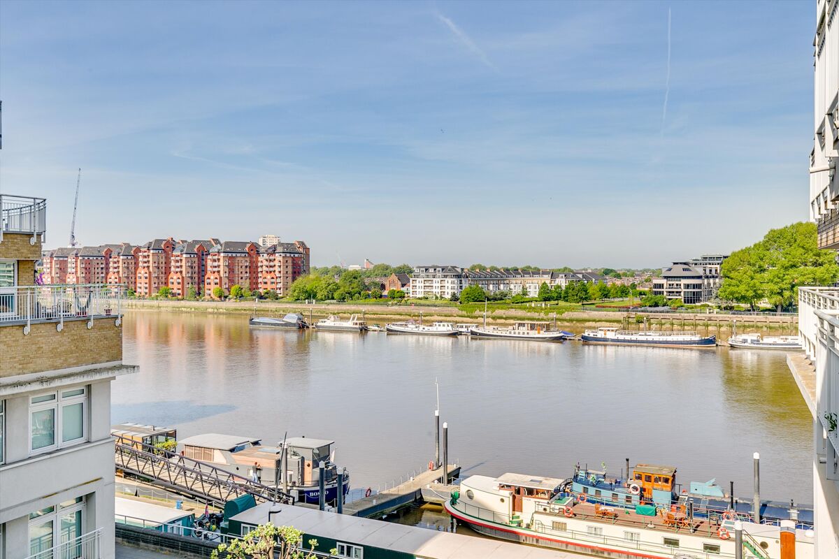 flat for sale in Oyster Wharf, Lombard Road, London, SW11