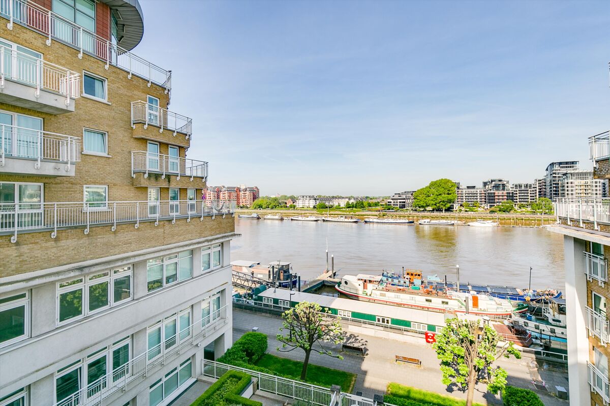 Pand te koop Oyster Wharf, Lombard Road, London, SW11. Knight Frank