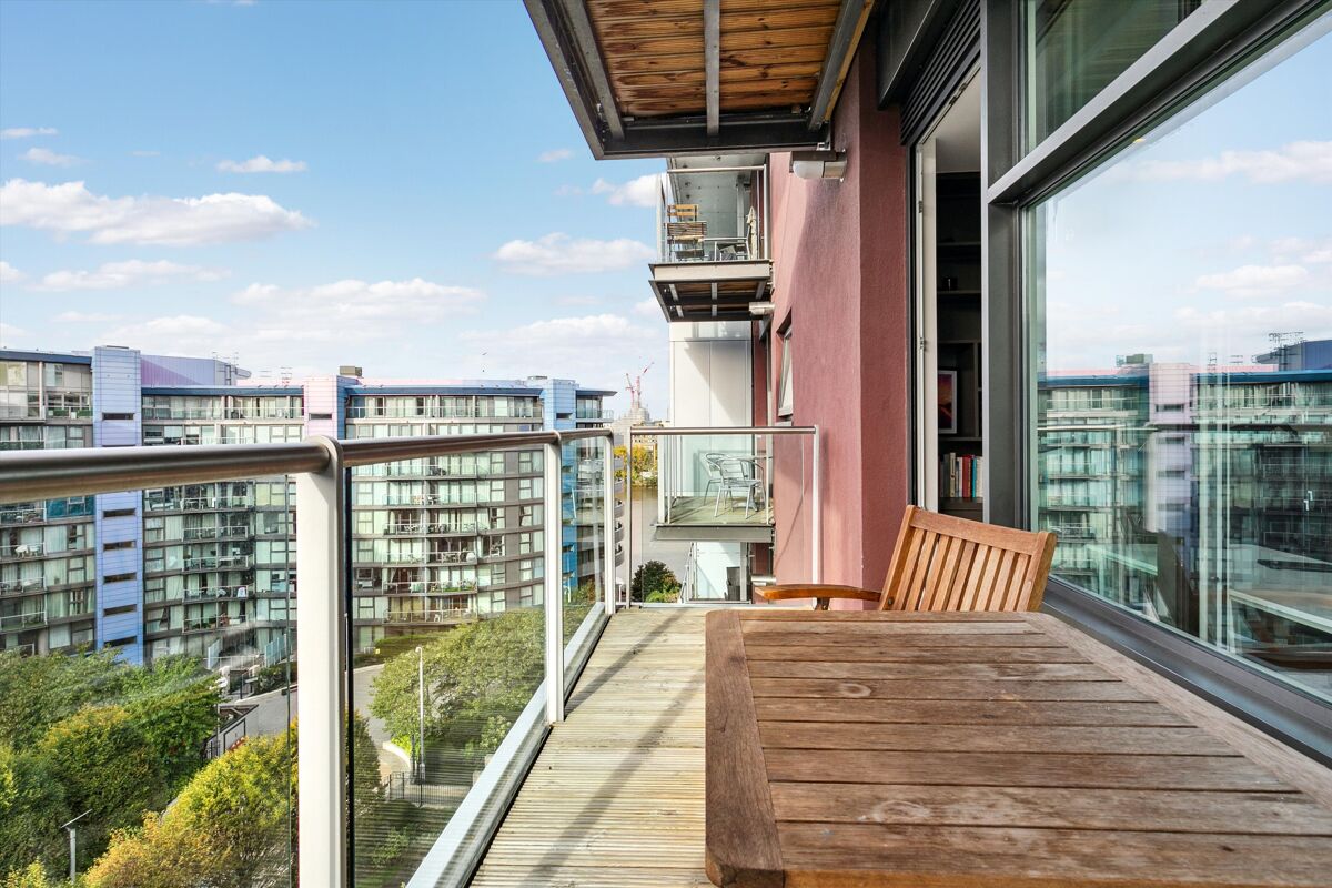 flat for sale in Queenstown Road, London, SW11 - BAT012090674 | Knight ...