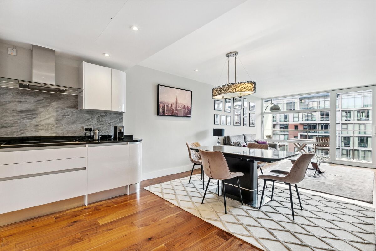 flat for sale in Queenstown Road, London, SW11 BAT012090674 Knight