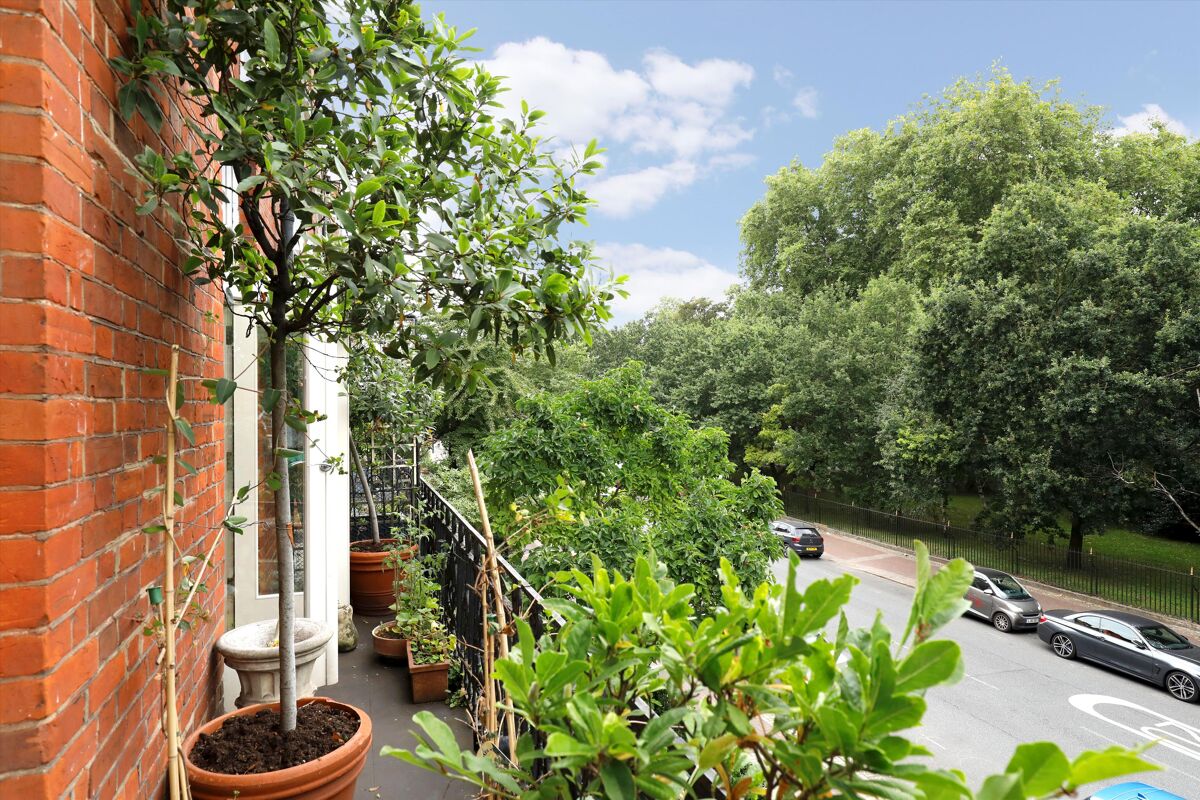 flat for sale in Albert Bridge Road, London, SW11 BAT012143503