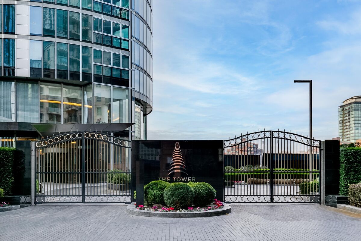 flat for sale in The Tower, 1 St Wharf, London, SW8