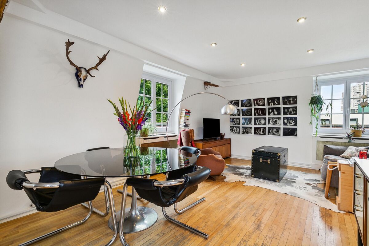 flat for sale in Vicarage Crescent, London, SW11. BAT012212700