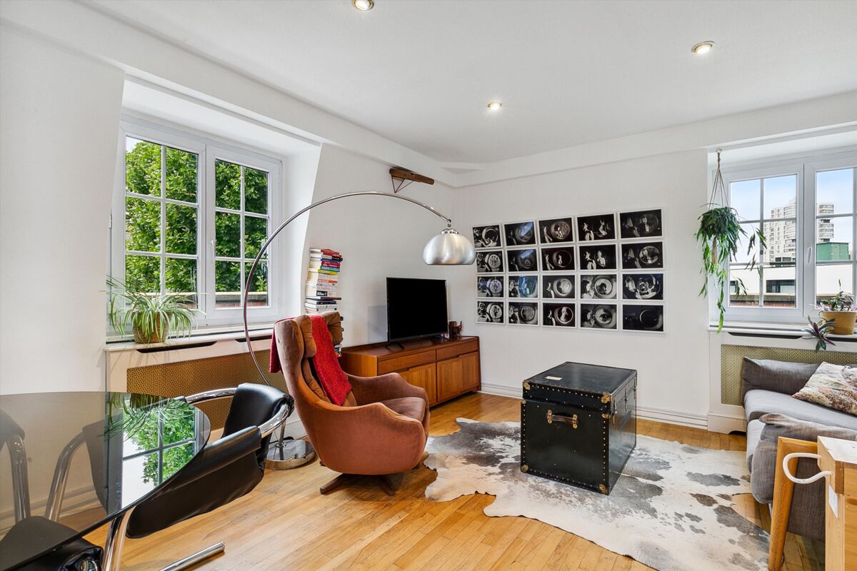 flat for sale in Vicarage Crescent, London, SW11. BAT012212700