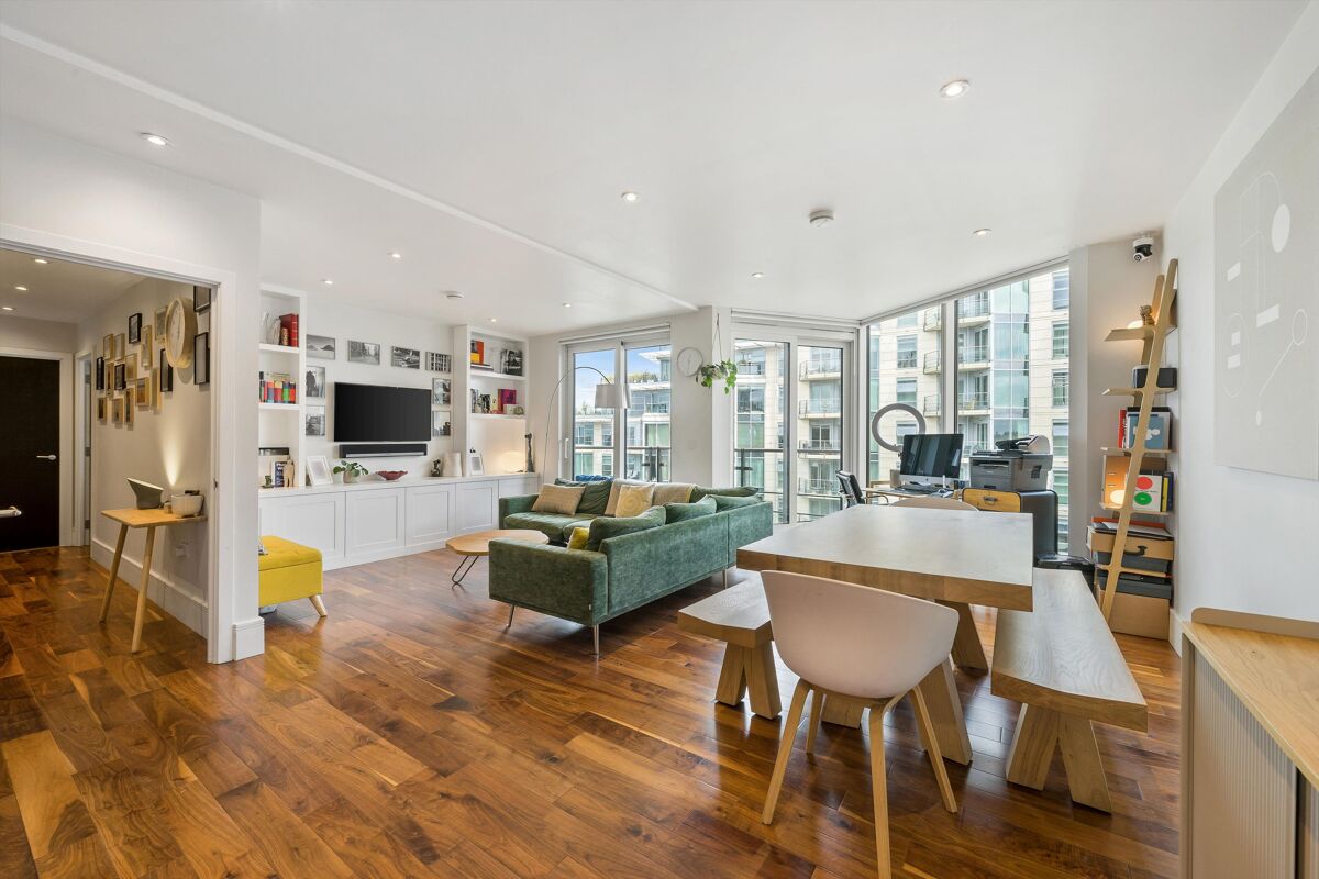 flat for sale in Kingfisher House, Battersea Reach, Juniper Drive