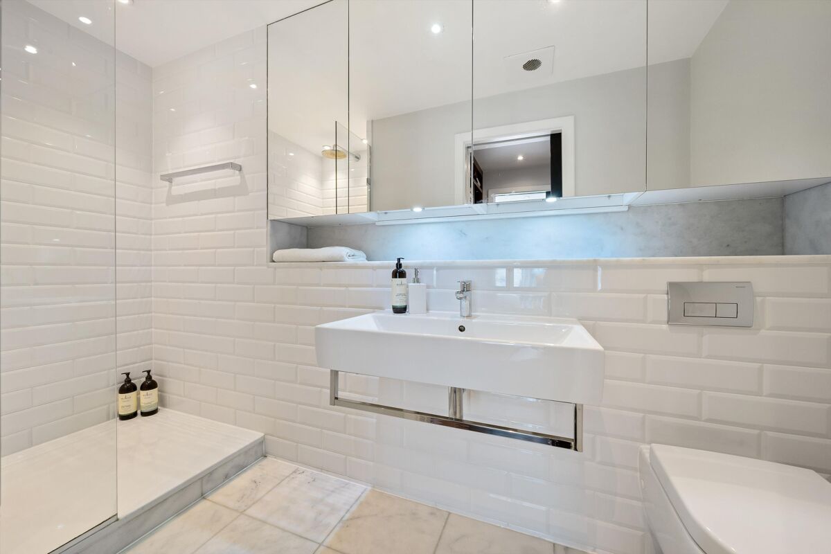 flat for sale in Kingfisher House, Battersea Reach, Juniper Drive