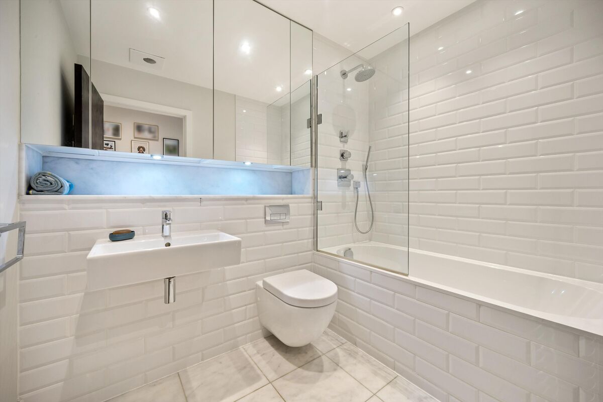 flat for sale in Kingfisher House, Battersea Reach, Juniper Drive