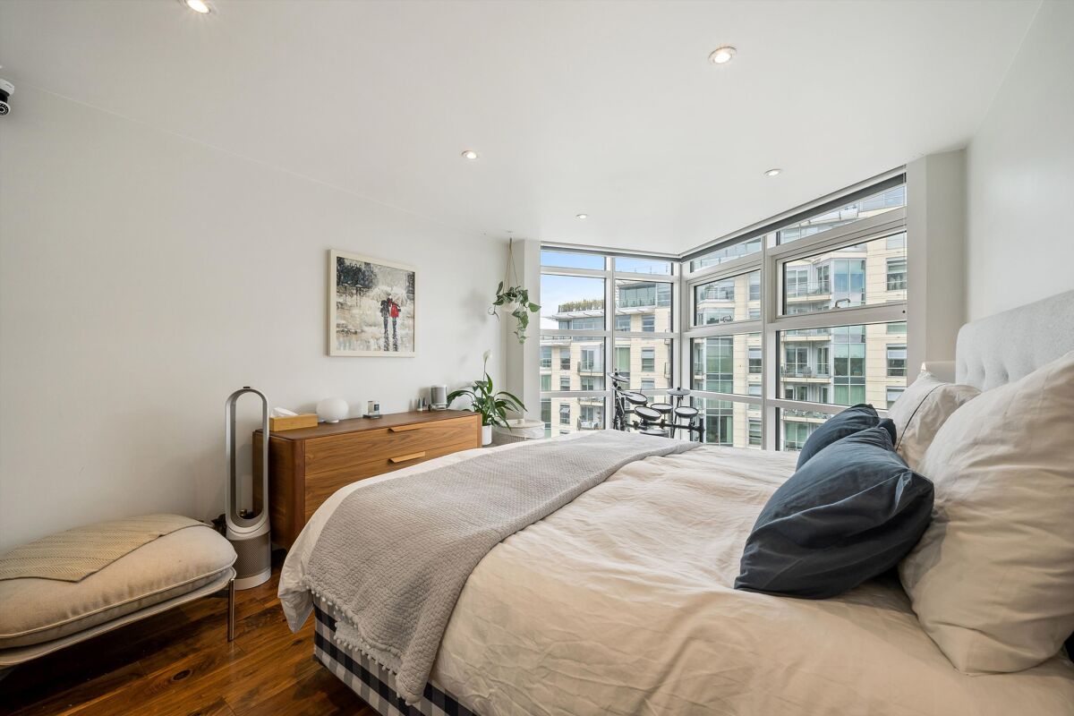 flat for sale in Kingfisher House, Battersea Reach, Juniper Drive