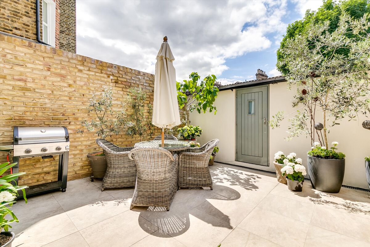 house for sale in Stormont Road, London, SW11 BAT012230723 Knight Frank