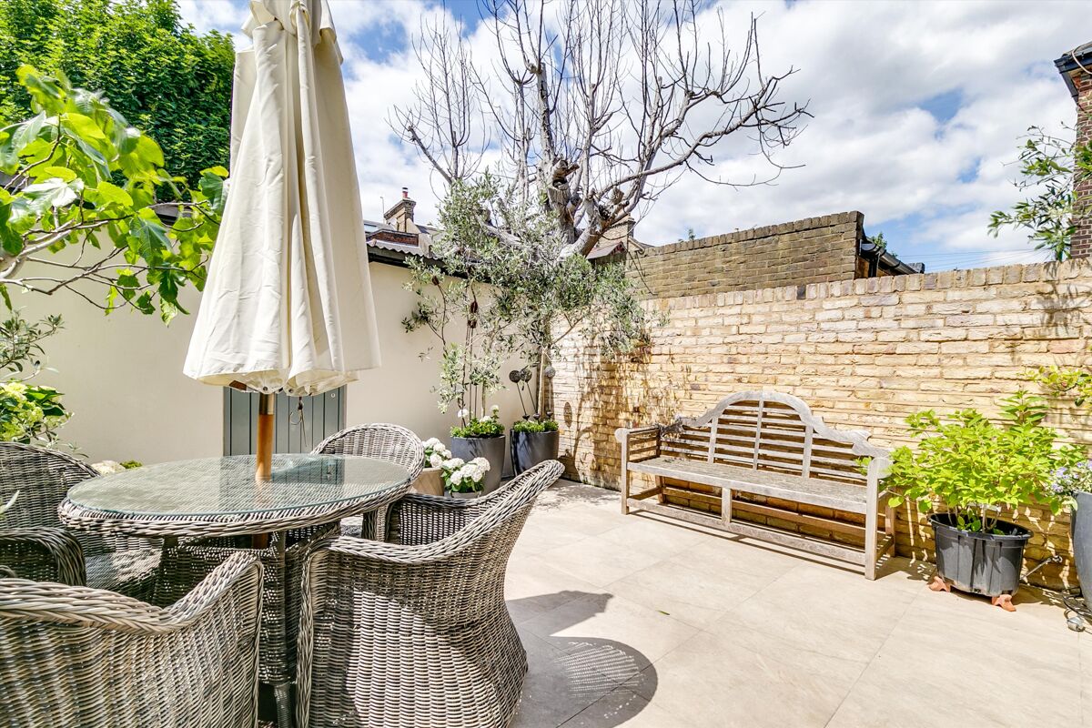 house for sale in Stormont Road, London, SW11 BAT012230723 Knight Frank