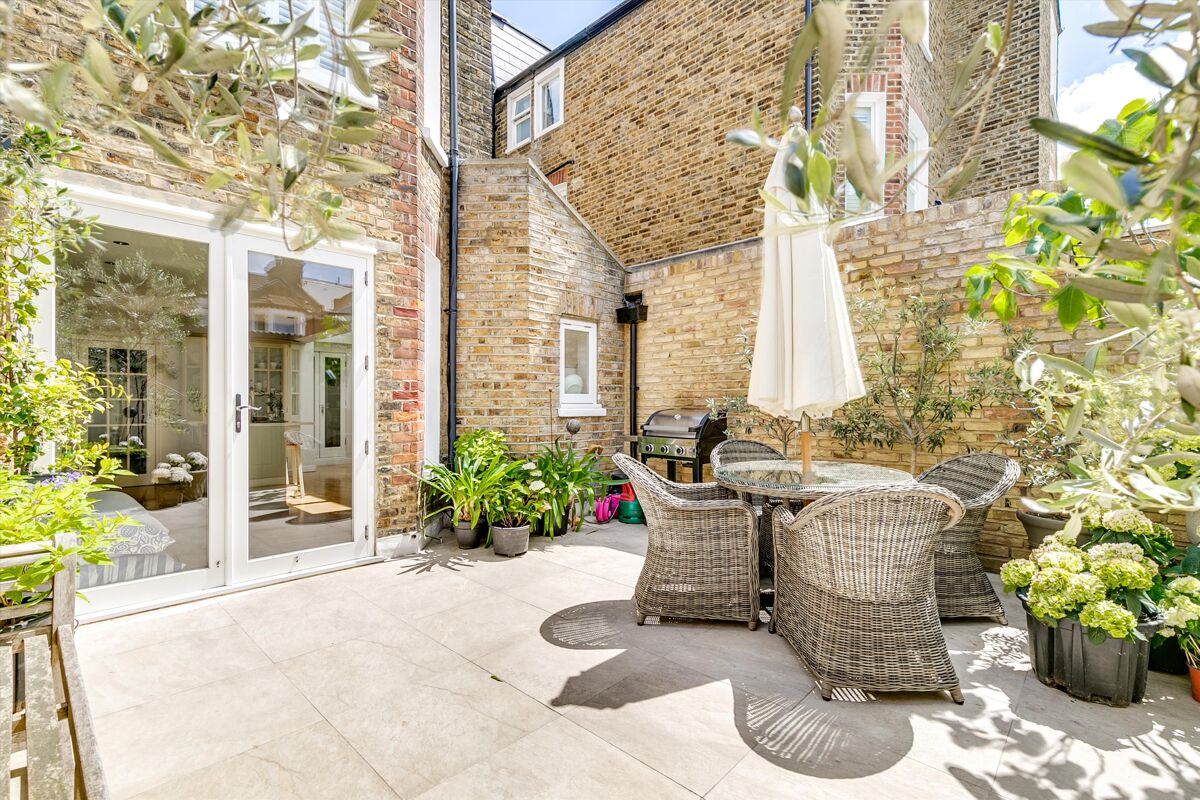 house for sale in Stormont Road, London, SW11 BAT012230723 Knight Frank