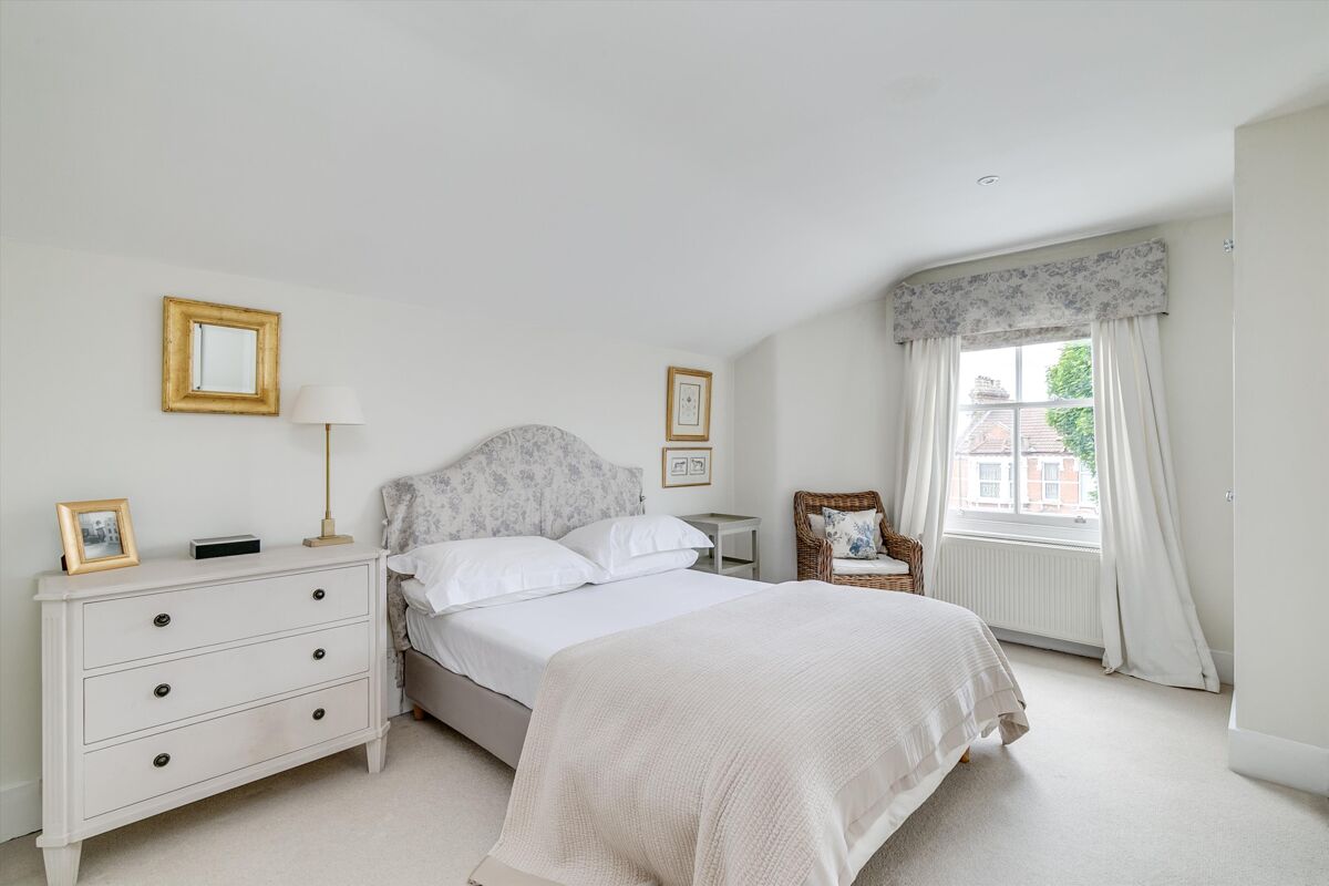 house for sale in Stormont Road, London, SW11 BAT012230723 Knight Frank