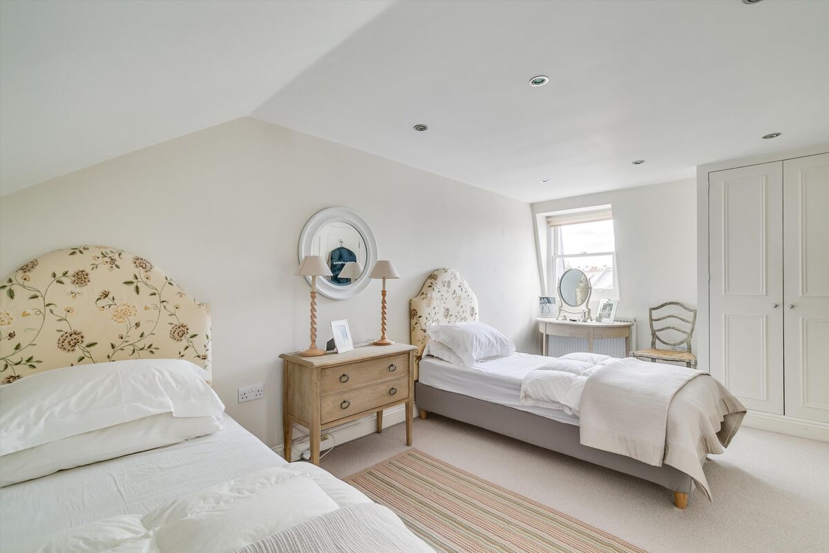 house for sale in Stormont Road, London, SW11 BAT012230723 Knight Frank