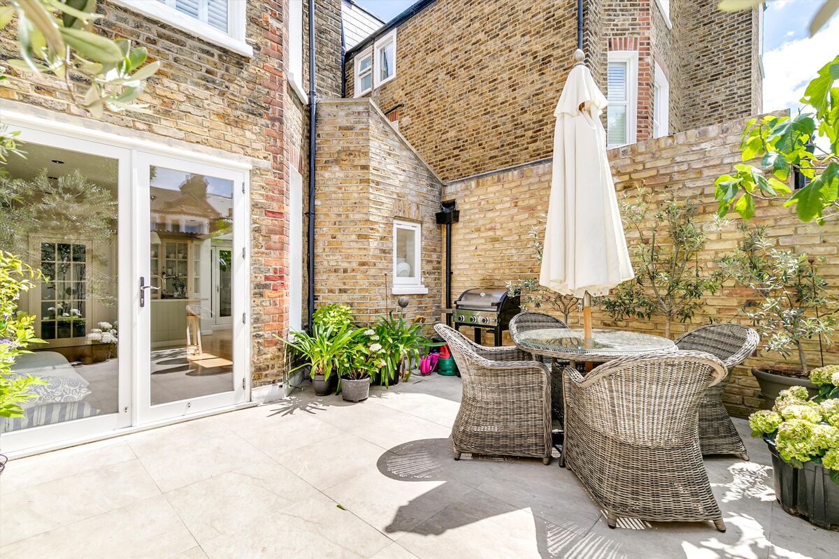 house for sale in Stormont Road, London, SW11 BAT012230723 Knight Frank