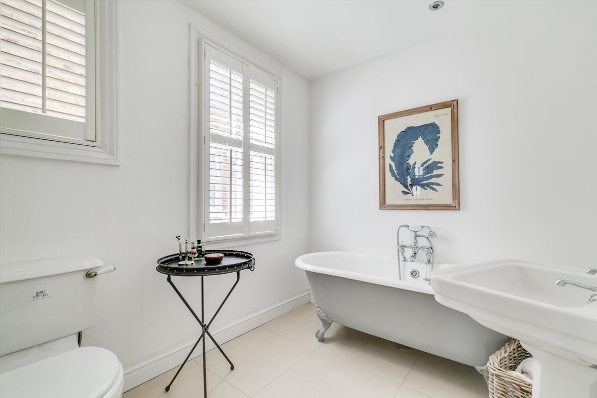 house for sale in Stormont Road, London, SW11 BAT012230723 Knight Frank