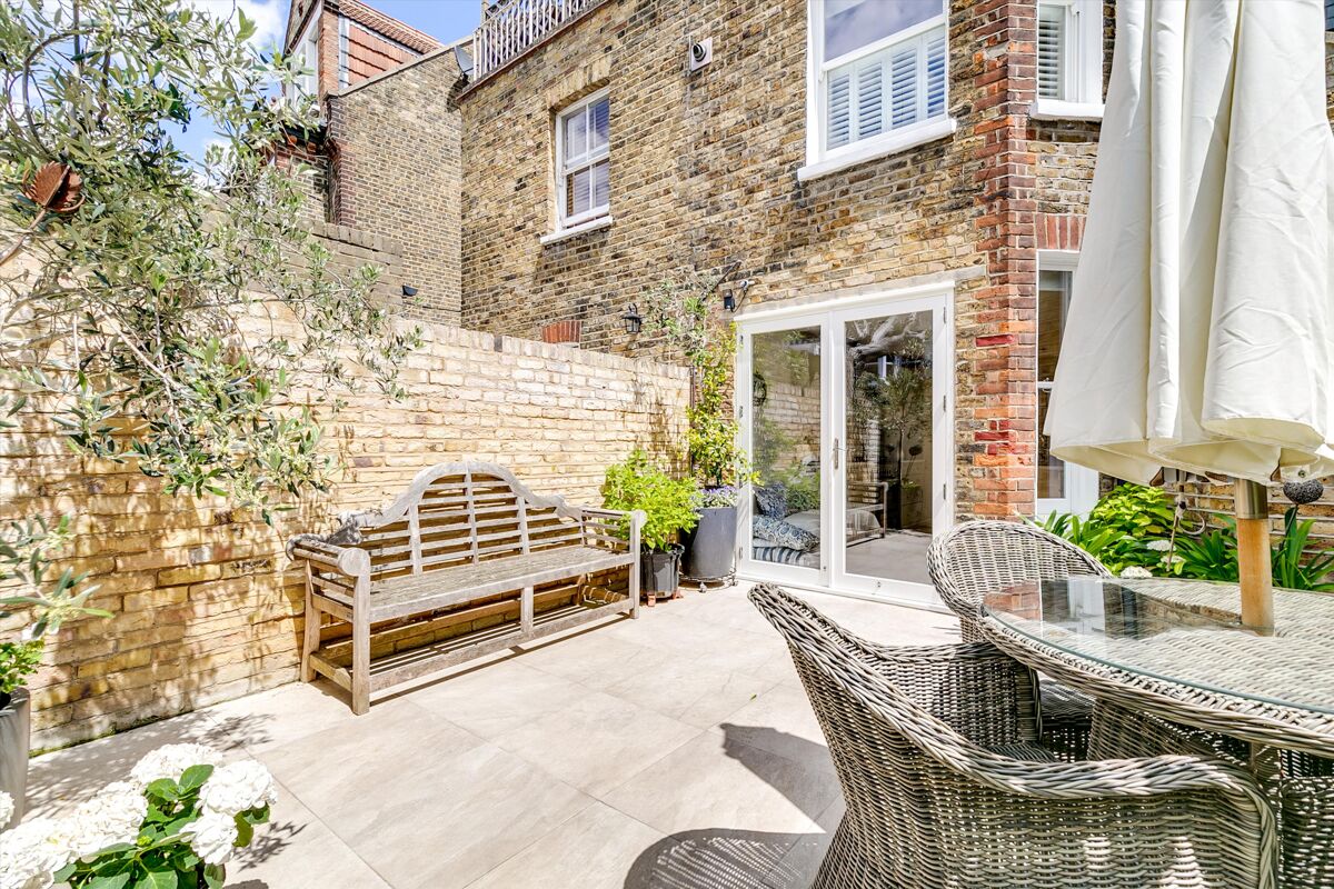 house for sale in Stormont Road, London, SW11 BAT012230723 Knight Frank