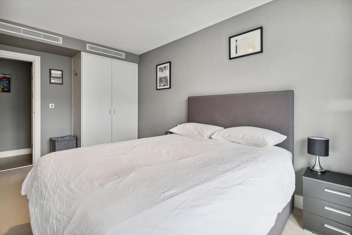 flat for sale in Warwick Building, Chelsea Bridge Wharf, London, SW11