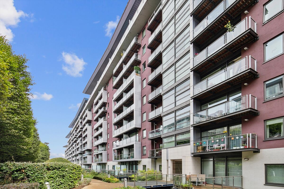 flat for sale in Warwick Building, Chelsea Bridge Wharf, London, SW11