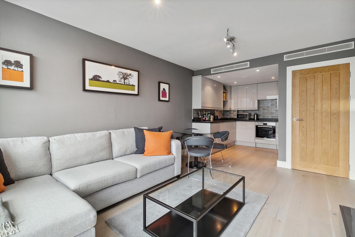 flat for sale in Warwick Building, Chelsea Bridge Wharf, London, SW11