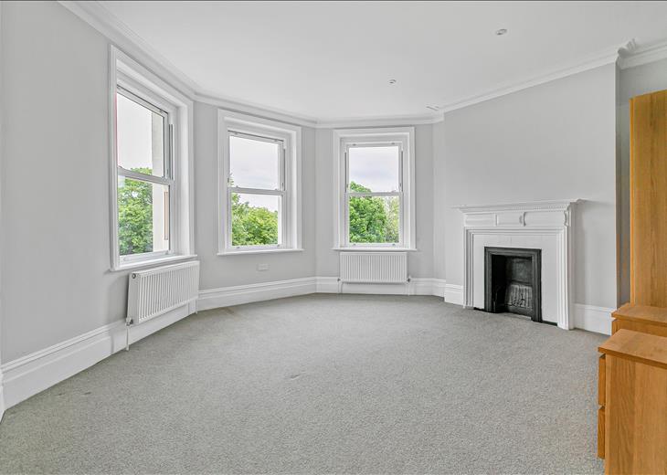 Picture of 3 bedroom flat for sale.