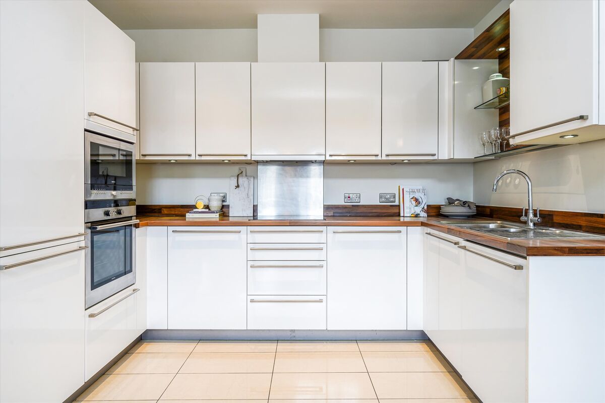 apartment for sale in Searle House, Kingsway Square, 98 Battersea Park Road, London, SW11