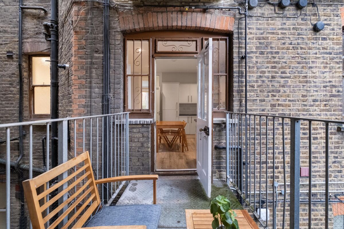 apartment for sale in Brixton Road, London, SW9 BAT012353669 Knight