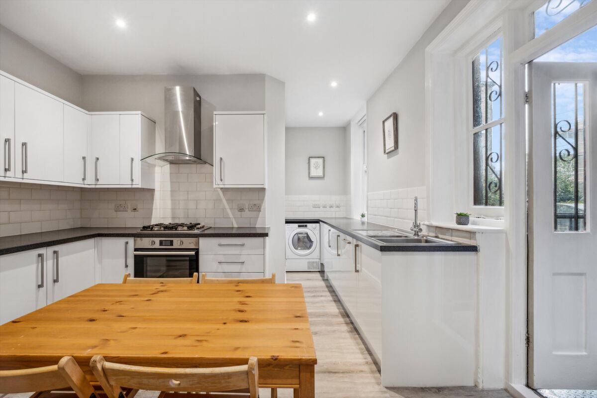 apartment for sale in Brixton Road, London, SW9 BAT012353669 Knight