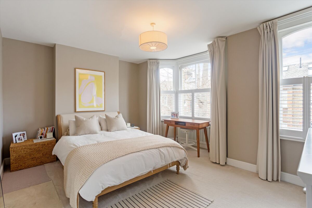 house for sale in Tennyson Street, London, SW8 BAT012367784 Knight