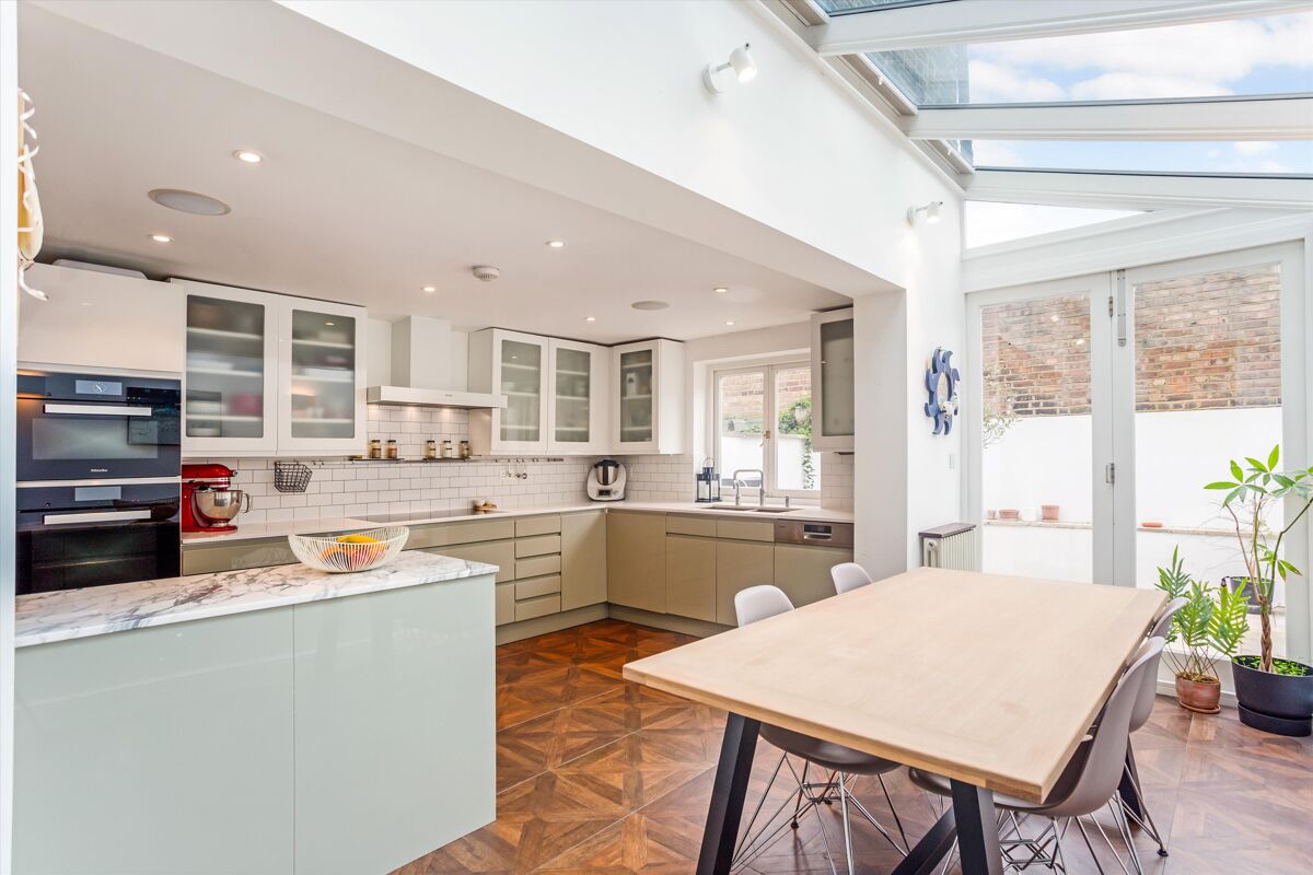 house for sale in Tennyson Street, London, SW8 BAT012367784 Knight