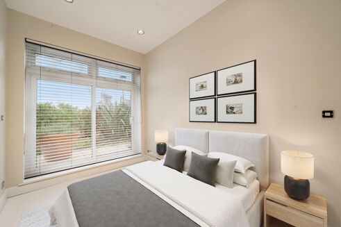Picture of 2 bedroom flat for sale.
