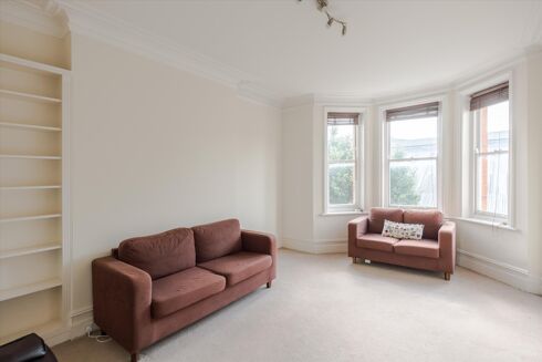 Picture of 3 bedroom flat for sale.