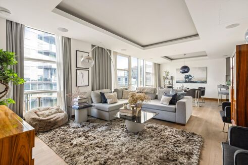 Picture of 3 bedroom flat for sale.