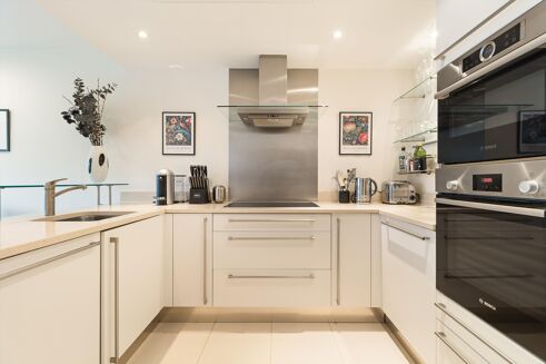 Picture of 2 bedroom flat for sale.