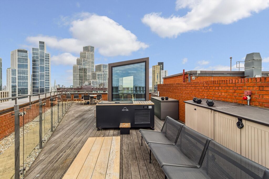 Image of Viaduct Gardens, London, SW11