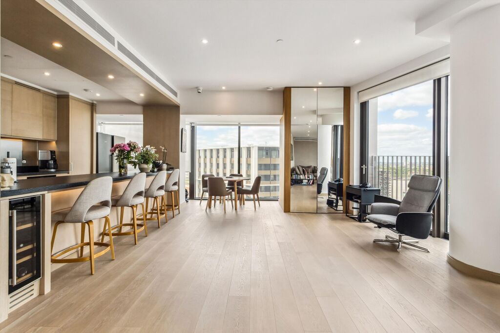 Image of Viaduct Gardens, London, SW11