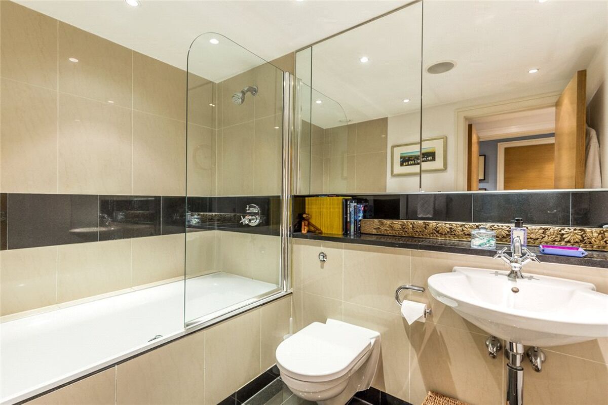flat for sale in Howard Building, Chelsea Bridge Wharf, 368 Queenstown