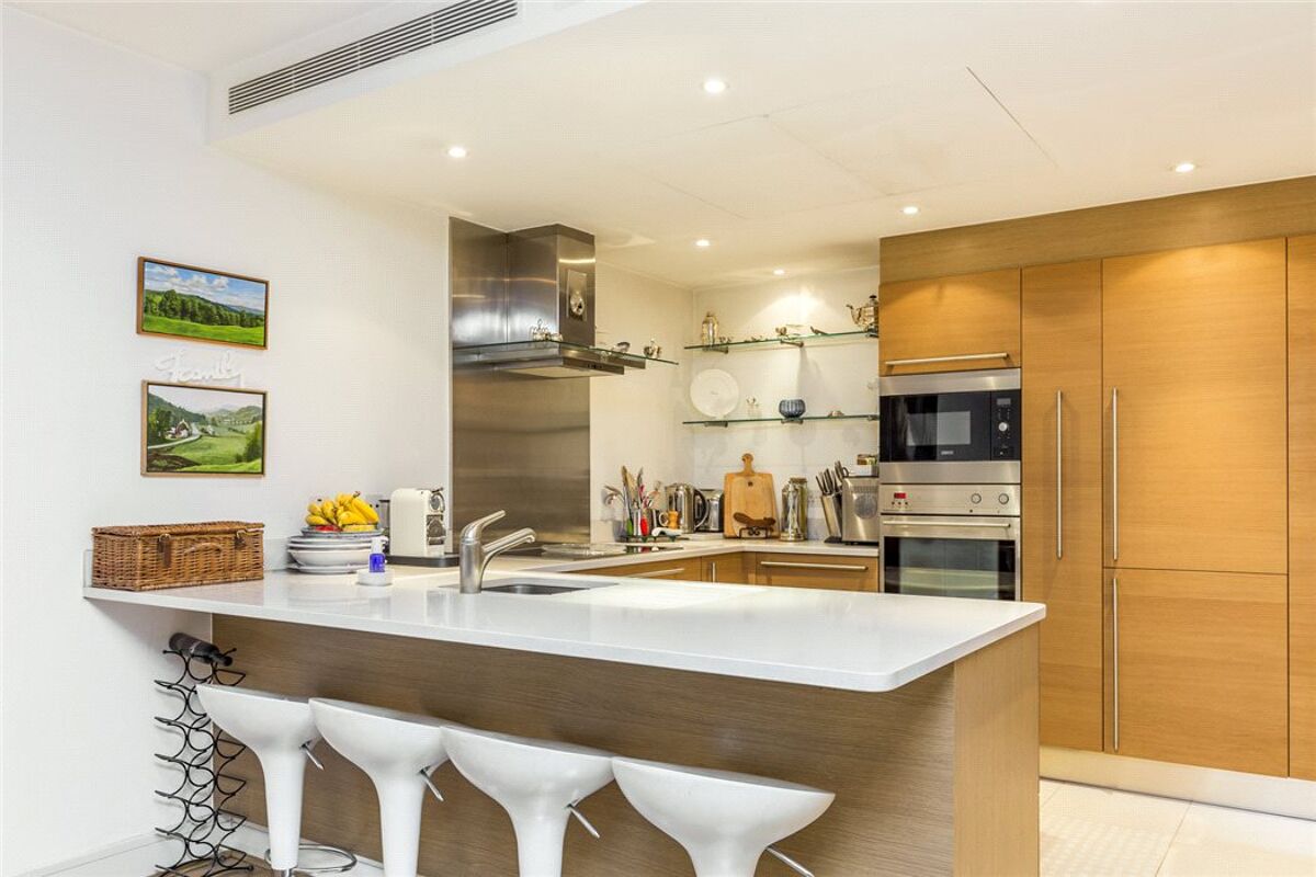 flat for sale in Howard Building, Chelsea Bridge Wharf, 368 Queenstown