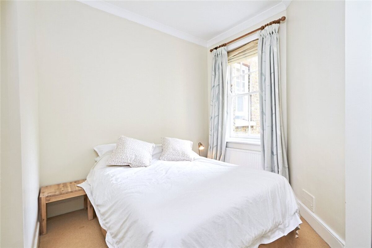 flat for sale in Park Mansions, Prince of Wales Drive, London, SW11