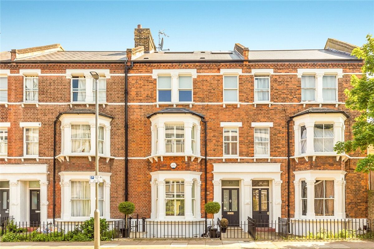 house for sale in Rosenau Road, Battersea Park, London, SW11