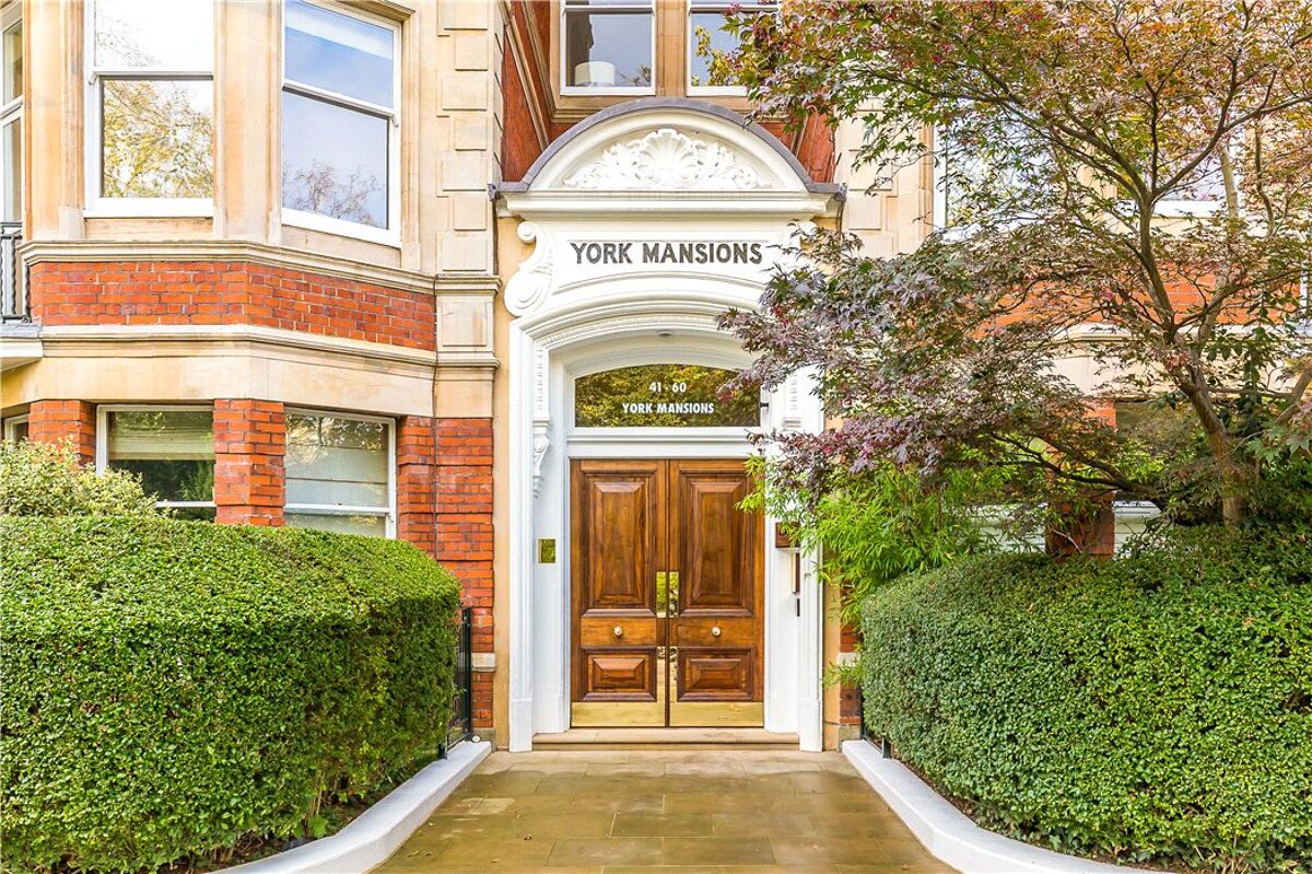 flat for sale in York Mansions, Prince of Wales Drive, Battersea Park