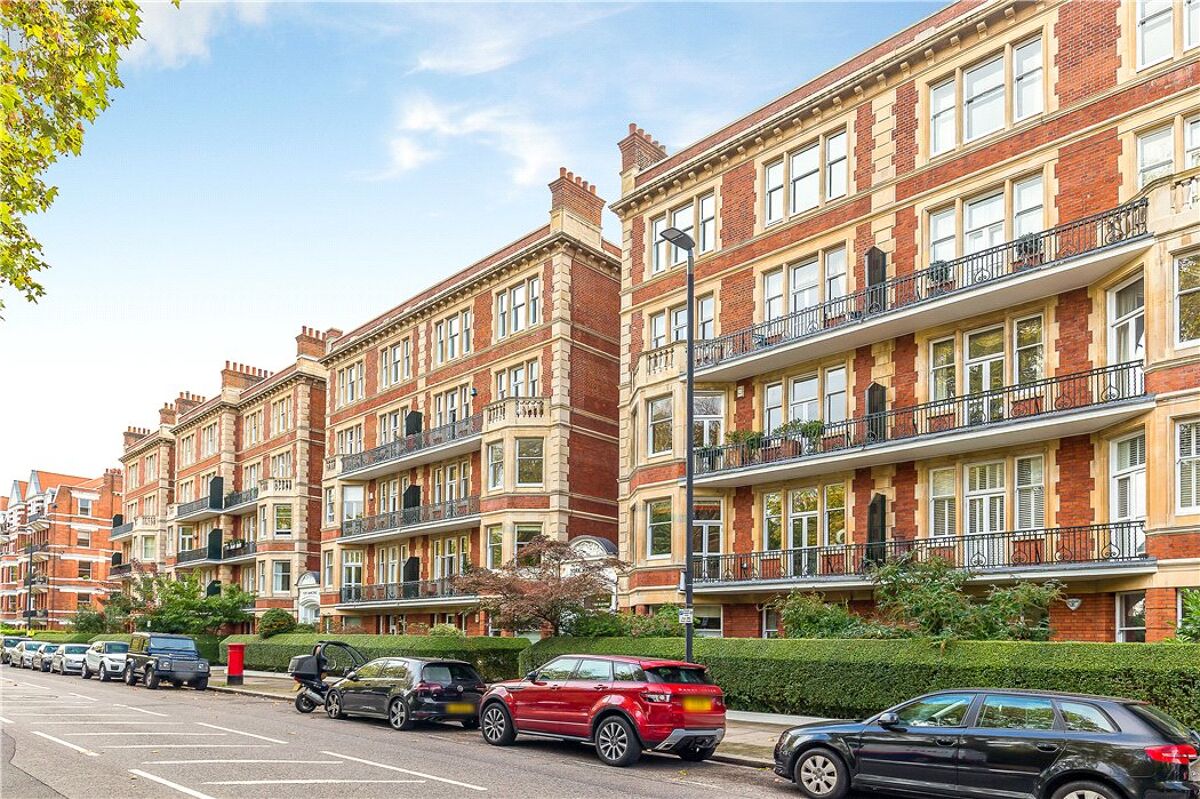 flat for sale in York Mansions, Prince of Wales Drive, Battersea Park